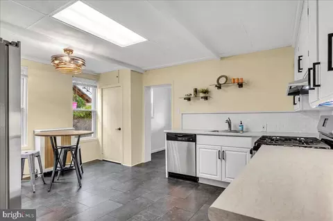 208 8th St, Brookhaven, PA 19015
