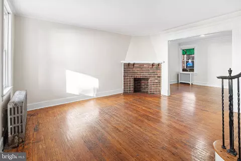 Living - 324 Kingston Rd, Darby, PA 19082 photo 1 of 3