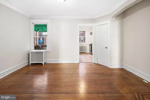 Living - 324 Kingston Rd, Darby, PA 19082 photo 3 of 3