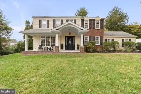 10 Fox Chase Cir, Newtown Square, PA 19073