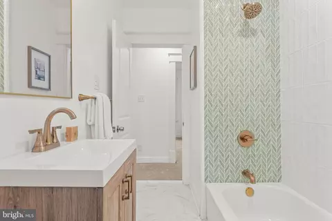 Bath - 426 W Beech Tree Ln, Wayne, PA 19087 photo 5 of 5