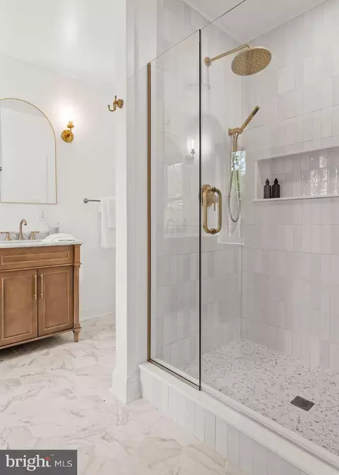 Bath - 426 W Beech Tree Ln, Wayne, PA 19087 photo 4 of 5