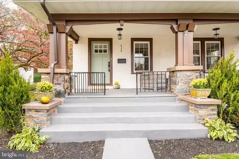 Exterior - 426 W Beech Tree Ln, Wayne, PA 19087 photo 3 of 8