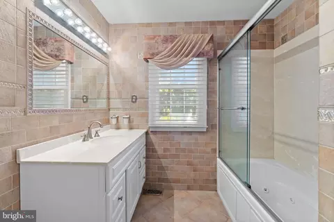 Bath - 144 Eaton Dr, Wayne, PA 19087 photo 2 of 2