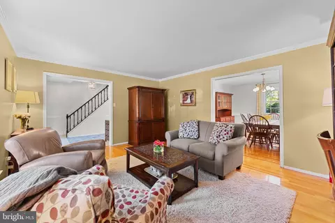 Living - 144 Eaton Dr, Wayne, PA 19087 photo 2 of 4