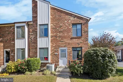 6609 Hilltop Dr #241, Brookhaven, PA 19015