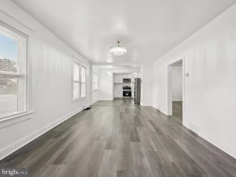 Living - 1001 Sunset St, Marcus Hook, PA 19061 photo 3 of 10