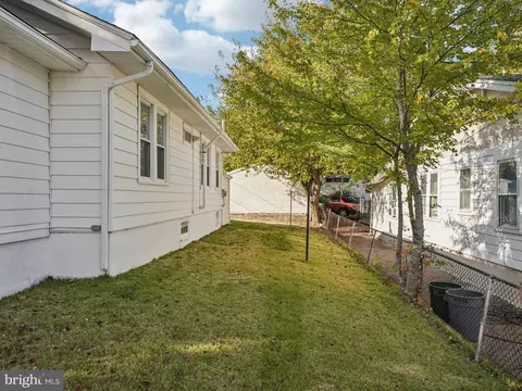 Exterior - 1001 Sunset St, Marcus Hook, PA 19061 photo 2 of 2