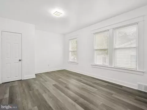 Living - 1001 Sunset St, Marcus Hook, PA 19061 photo 10 of 10