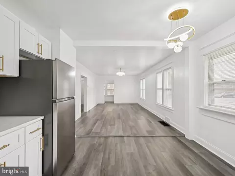 Living - 1001 Sunset St, Marcus Hook, PA 19061 photo 4 of 10