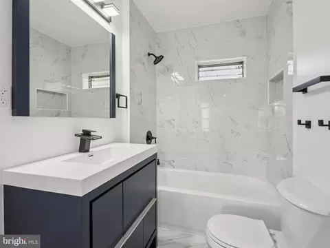 Bath - 1001 Sunset St, Marcus Hook, PA 19061 photo 2 of 2