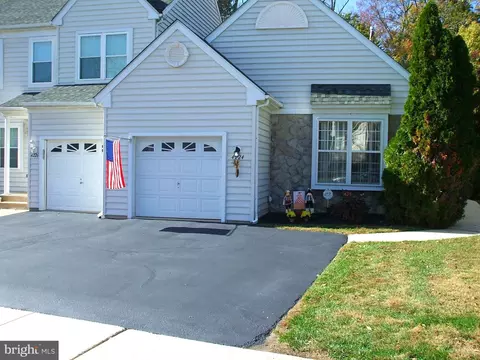4224 Chatham Cir, Aston, PA 19014