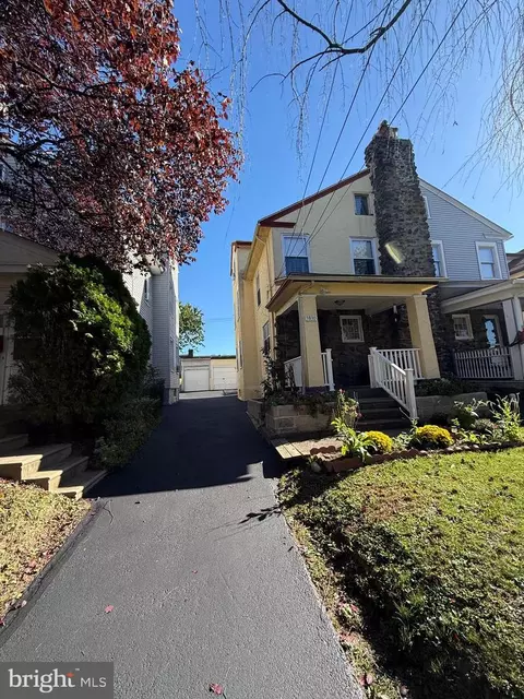 3830 Albemarle Ave, Drexel Hill, PA 19026