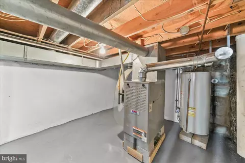 Entry Way - 4518 Post Rd, Marcus Hook, PA 19061 photo 4 of 5