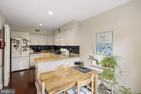Kitchen - 5 Greythorne Woods Cir, Wayne, PA 19087 photo 4 of 4