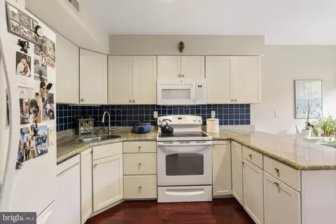 Kitchen - 5 Greythorne Woods Cir, Wayne, PA 19087 photo 1 of 4