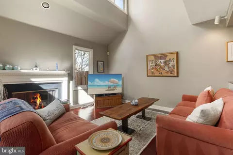 Living - 5 Greythorne Woods Cir, Wayne, PA 19087 photo 1 of 2
