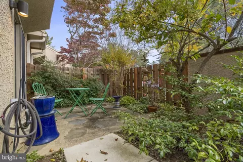 Exterior - 5 Greythorne Woods Cir, Wayne, PA 19087 photo 2 of 5