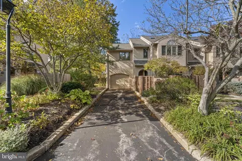 Exterior - 5 Greythorne Woods Cir, Wayne, PA 19087 photo 4 of 5