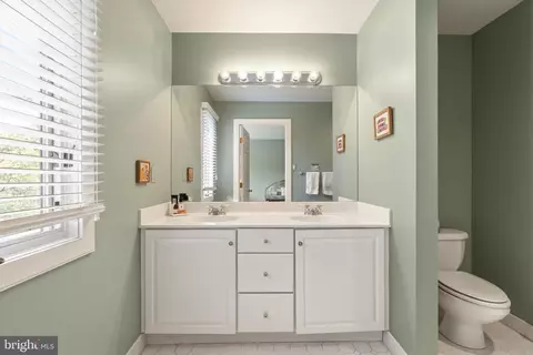 Bath - 5 Greythorne Woods Cir, Wayne, PA 19087 photo 1 of 4