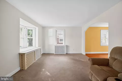 Living - 944 Galbraith Ave, Chichester, PA 19061 photo 3 of 7