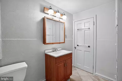 Bath - 944 Galbraith Ave, Chichester, PA 19061 photo 2 of 2