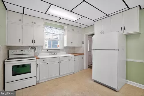 Kitchen - 944 Galbraith Ave, Chichester, PA 19061 photo 2 of 2
