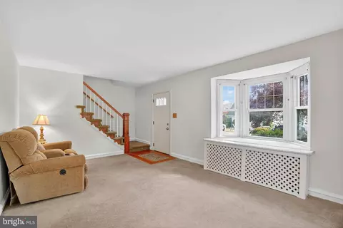 Living - 944 Galbraith Ave, Chichester, PA 19061 photo 2 of 7