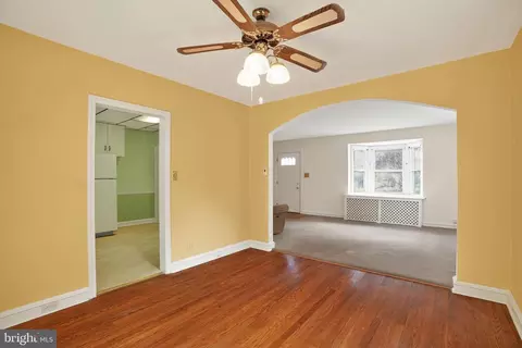 Living - 944 Galbraith Ave, Chichester, PA 19061 photo 6 of 7