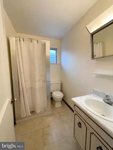 Bath - 650 E Leamy Ave, Springfield, PA 19064 photo 2 of 2