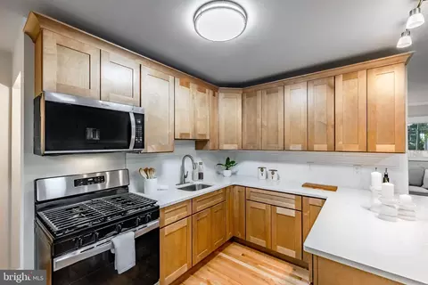 241 S Cedar Ln, Darby, PA 19082 photo 11