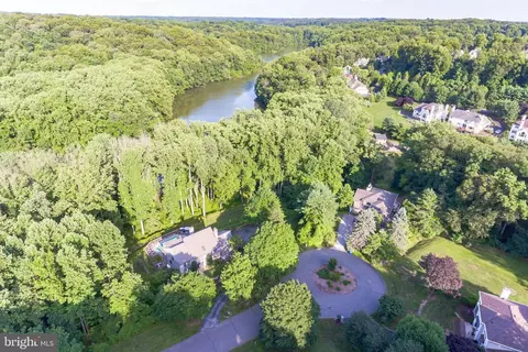 25 Langton Ln, Newtown Square, PA 19073