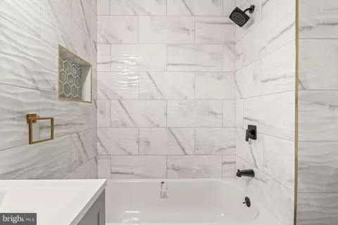 Bath - 535 Glendale Rd, Upper Darby, PA 19082 photo 2 of 5