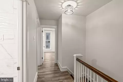 Entry Way - 535 Glendale Rd, Upper Darby, PA 19082 photo 6 of 9