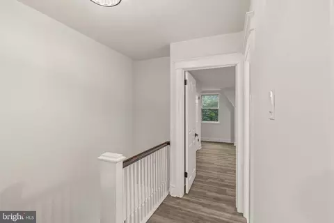 Entry Way - 535 Glendale Rd, Upper Darby, PA 19082 photo 7 of 9