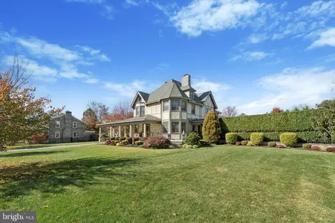 204 E Manoa Rd, Havertown, PA 19083