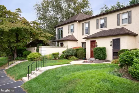 62 Parkridge Dr, Bryn Mawr, PA 19010