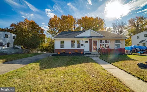 553 E Winona Ave, Norwood, PA 19074