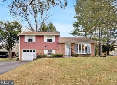 11 Linden Dr, Broomall, PA 19008