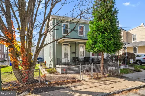 30 S Diamond St, Clifton Heights, PA 19018