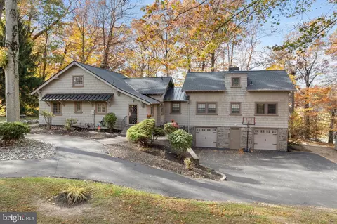 1116 Wooded Way Dr, Media, PA 19063