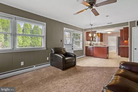 Living - 504 Minshall Rd, Springfield, PA 19064 photo 5 of 5