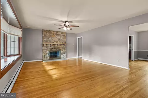 Living - 504 Minshall Rd, Springfield, PA 19064 photo 1 of 5