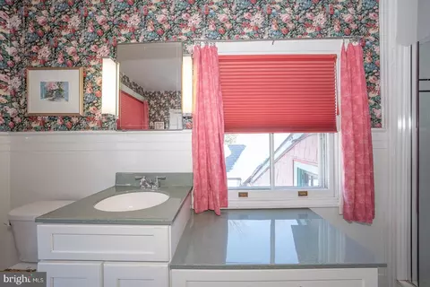 Bath - 421 Midland Ave, Wayne, PA 19087 photo 6 of 6