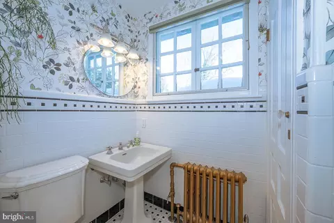 Bath - 421 Midland Ave, Wayne, PA 19087 photo 4 of 6