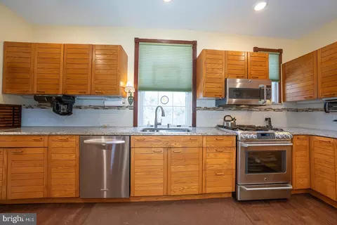 Kitchen - 421 Midland Ave, Wayne, PA 19087 photo 3 of 4