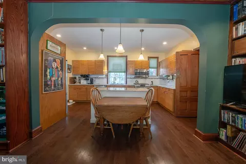 Entry Way - 421 Midland Ave, Wayne, PA 19087 photo 6 of 13