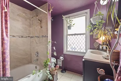 Bath - 307 Johnson Ave, Linwood, PA 19061 photo 3 of 4