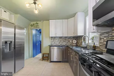 Entry Way - 307 Johnson Ave, Linwood, PA 19061 photo 3 of 4
