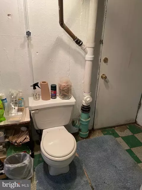 Bath - 206 Heather Rd, Darby, PA 19082 photo 3 of 3